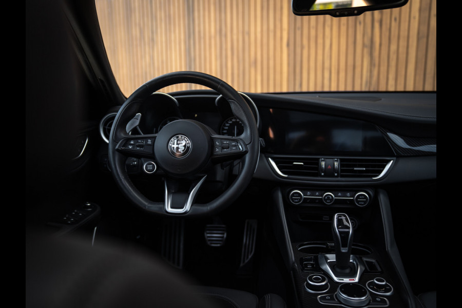 Alfa Romeo Giulia 2.0T 280pk Veloce Ti Q2 | Pano-dak | 1e eigenaar | Blu Montecarlo | Race-mode