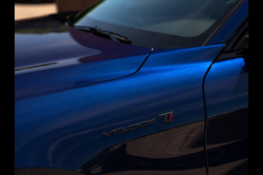 Alfa Romeo Giulia 2.0T 280pk Veloce Ti Q2 | Pano-dak | 1e eigenaar | Blu Montecarlo | Race-mode