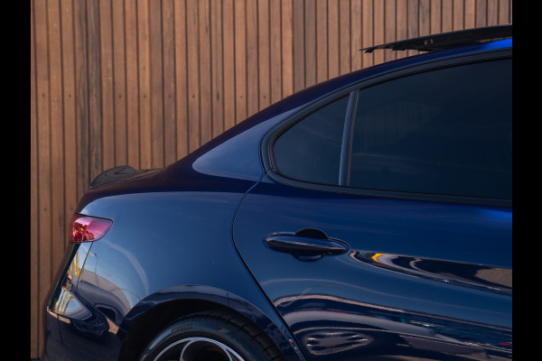 Alfa Romeo Giulia 2.0T 280pk Veloce Ti Q2 | Pano-dak | 1e eigenaar | Blu Montecarlo | Race-mode