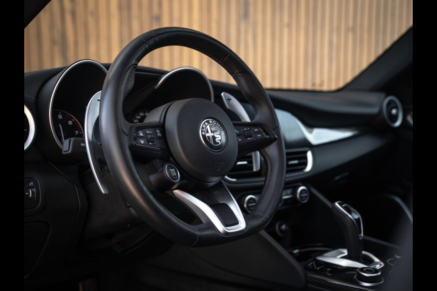Alfa Romeo Giulia 2.0T 280pk Veloce Ti Q2 | Pano-dak | 1e eigenaar | Blu Montecarlo | Race-mode