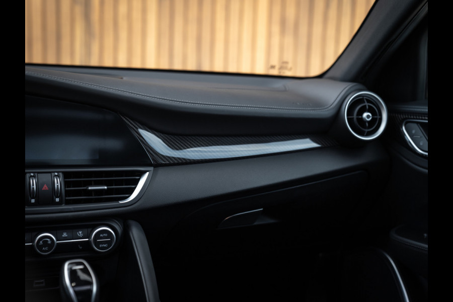 Alfa Romeo Giulia 2.0T 280pk Veloce Ti Q2 | Pano-dak | 1e eigenaar | Blu Montecarlo | Race-mode