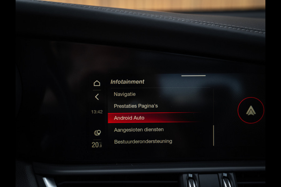 Alfa Romeo Giulia 2.0T 280pk Veloce Ti Q2 | Pano-dak | 1e eigenaar | Blu Montecarlo | Race-mode
