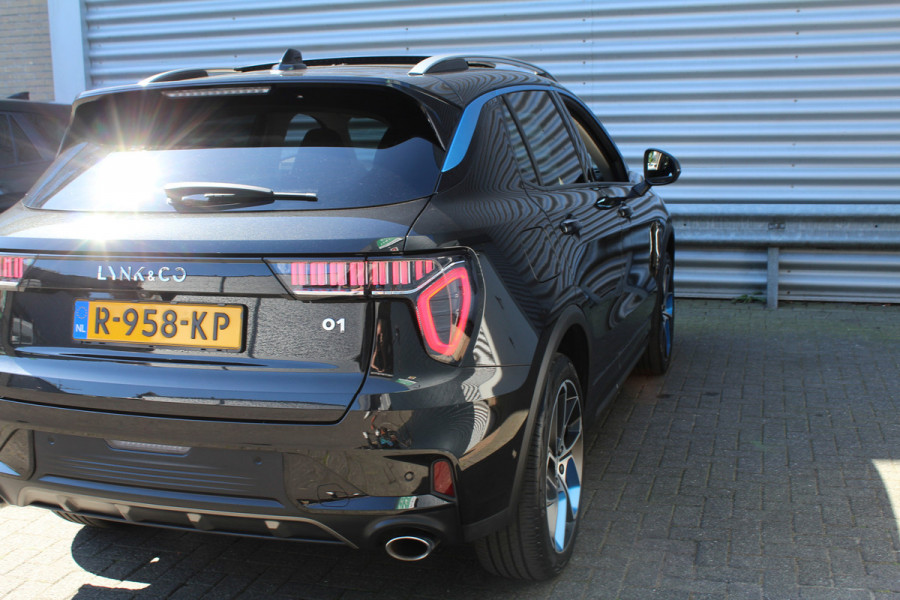 Lynk & Co 01 1.5 PHEV 262pk Automaat NL-Auto NAP BTW Clima Cruise Navi 360 Camera Panoramadak 20"LMV El. Klep