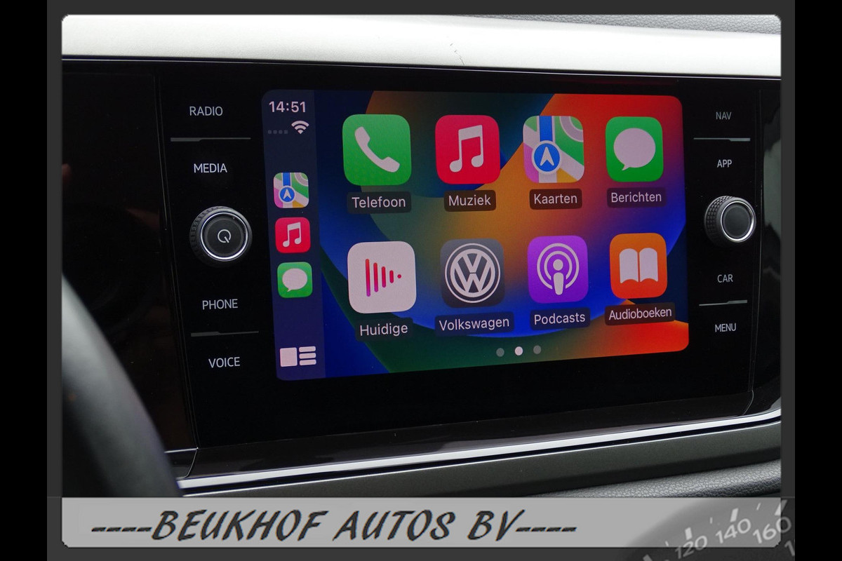 Volkswagen Polo 1.0 TSI Business Parkeersensor Navi Carplay Volkswagen Polo 1.0 TSI Business Parkeersensor Navi Carplay