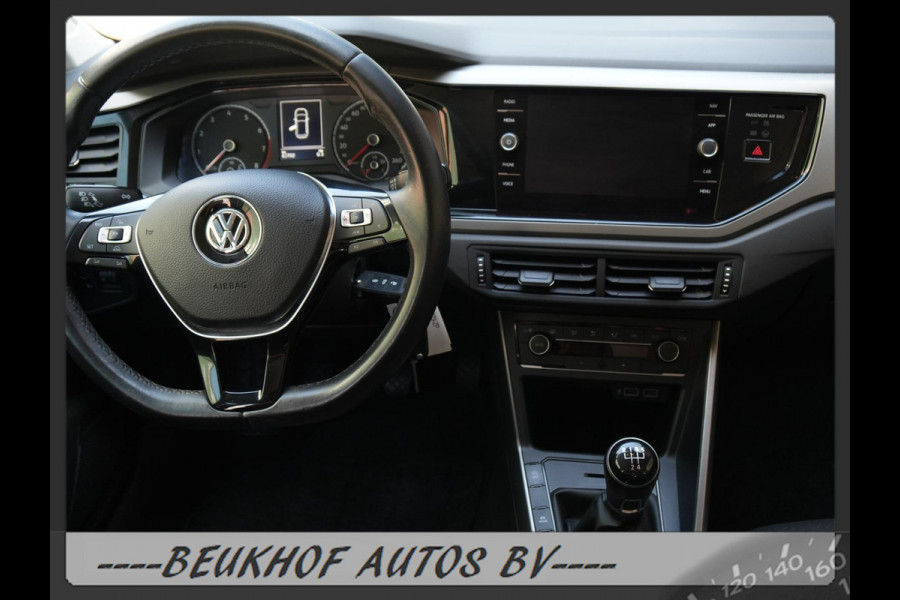Volkswagen Polo 1.0 TSI Business Parkeersensor Navi Carplay