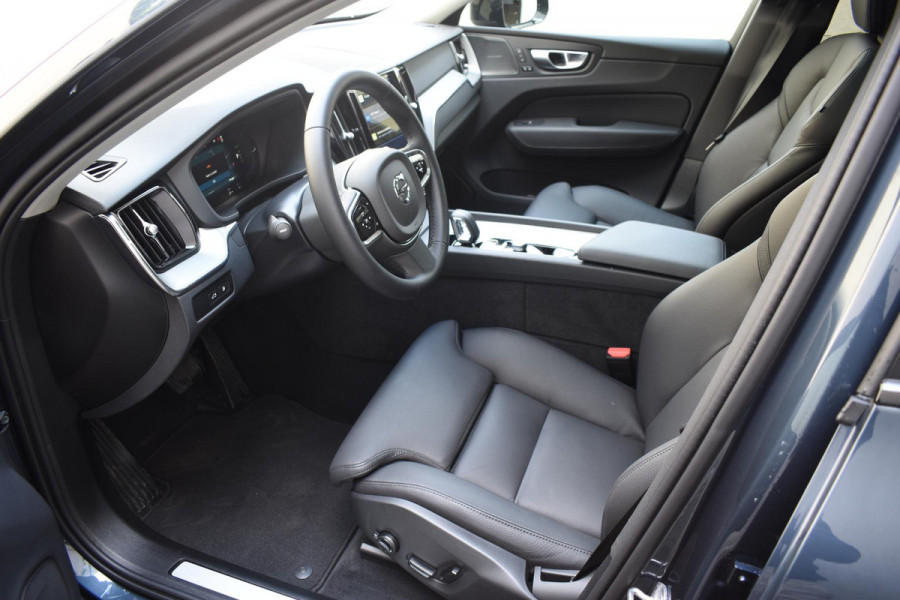Volvo XC60 T8 455PK Automaat AWD Plus Dark / Adaptieve cruise control / Harman Kardon / BLIS / Panoramadak / Apple carplay  / Elektrische achterklep / 360 Camera / Elektrische stoelen met geheugen / Stoel en stuurwielverwarming / 21” velgen /