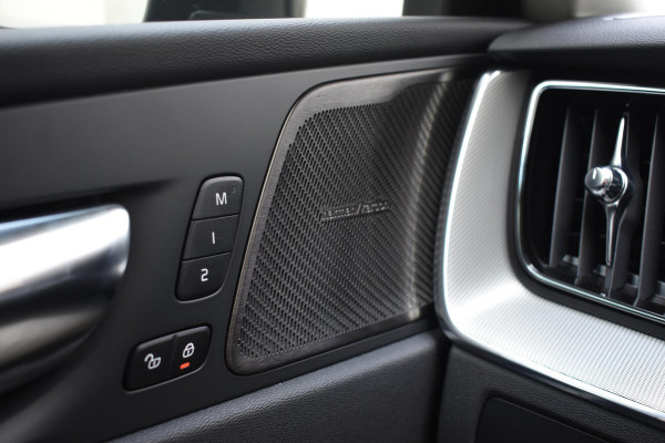 Volvo XC60 T8 455PK Automaat AWD Plus Dark / Adaptieve cruise control / Harman Kardon / BLIS / Panoramadak / Apple carplay  / Elektrische achterklep / 360 Camera / Elektrische stoelen met geheugen / Stoel en stuurwielverwarming / 21” velgen /