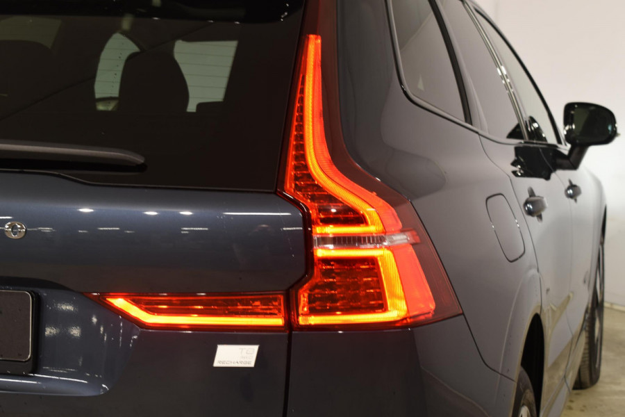 Volvo XC60 T8 455PK Automaat AWD Plus Dark / Adaptieve cruise control / Harman Kardon / BLIS / Panoramadak / Apple carplay  / Elektrische achterklep / 360 Camera / Elektrische stoelen met geheugen / Stoel en stuurwielverwarming / 21” velgen /