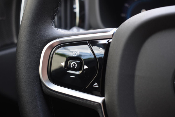Volvo XC60 T8 455PK Automaat AWD Plus Dark / Adaptieve cruise control / Harman Kardon / BLIS / Panoramadak / Apple carplay  / Elektrische achterklep / 360 Camera / Elektrische stoelen met geheugen / Stoel en stuurwielverwarming / 21” velgen /