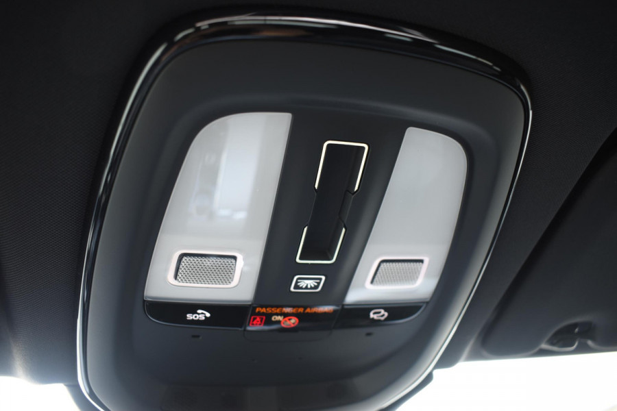 Volvo XC60 T8 455PK Automaat AWD Plus Dark / Adaptieve cruise control / Harman Kardon / BLIS / Panoramadak / Apple carplay  / Elektrische achterklep / 360 Camera / Elektrische stoelen met geheugen / Stoel en stuurwielverwarming / 21” velgen /