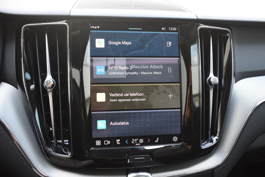 Volvo XC60 T8 455PK Automaat AWD Plus Dark / Adaptieve cruise control / Harman Kardon / BLIS / Panoramadak / Apple carplay  / Elektrische achterklep / 360 Camera / Elektrische stoelen met geheugen / Stoel en stuurwielverwarming / 21” velgen /
