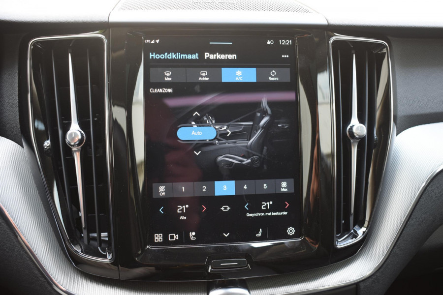 Volvo XC60 T8 455PK Automaat AWD Plus Dark / Adaptieve cruise control / Harman Kardon / BLIS / Panoramadak / Apple carplay  / Elektrische achterklep / 360 Camera / Elektrische stoelen met geheugen / Stoel en stuurwielverwarming / 21” velgen /