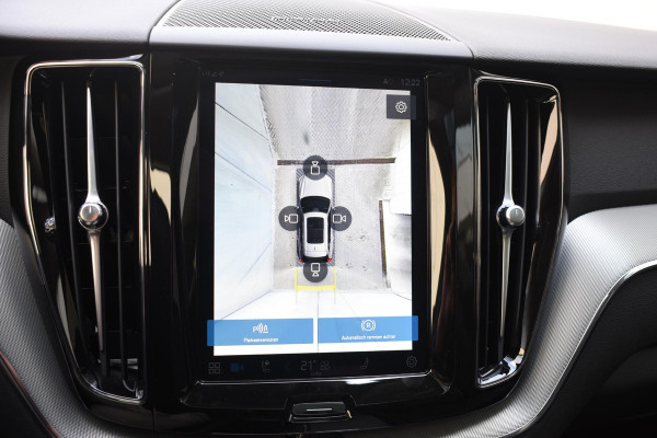 Volvo XC60 T8 455PK Automaat AWD Plus Dark / Adaptieve cruise control / Harman Kardon / BLIS / Panoramadak / Apple carplay  / Elektrische achterklep / 360 Camera / Elektrische stoelen met geheugen / Stoel en stuurwielverwarming / 21” velgen /