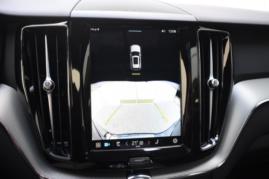 Volvo XC60 T8 455PK Automaat AWD Plus Dark / Adaptieve cruise control / Harman Kardon / BLIS / Panoramadak / Apple carplay  / Elektrische achterklep / 360 Camera / Elektrische stoelen met geheugen / Stoel en stuurwielverwarming / 21” velgen /