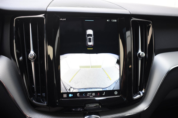 Volvo XC60 T8 455PK Automaat AWD Plus Dark / Adaptieve cruise control / Harman Kardon / BLIS / Panoramadak / Apple carplay  / Elektrische achterklep / 360 Camera / Elektrische stoelen met geheugen / Stoel en stuurwielverwarming / 21” velgen /