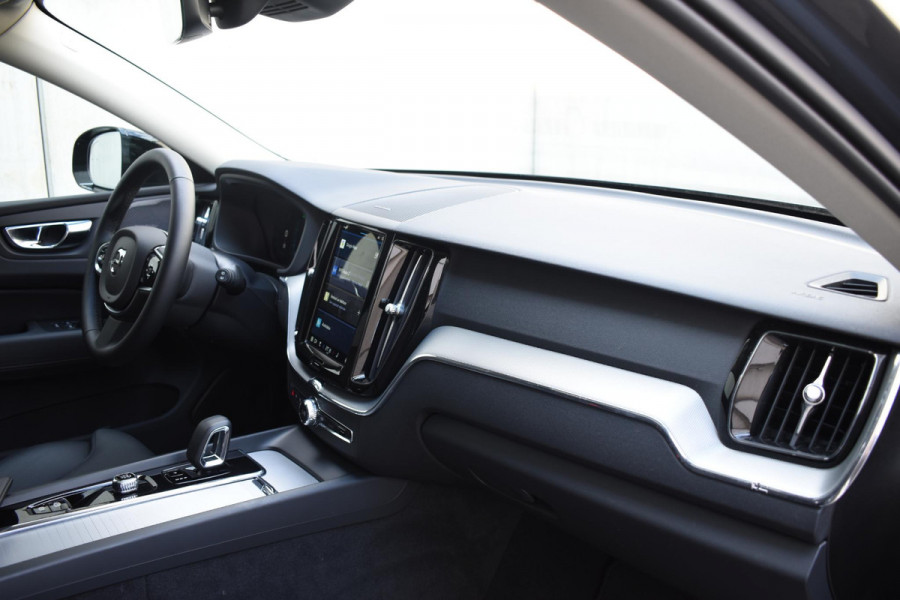 Volvo XC60 T8 455PK Automaat AWD Plus Dark / Adaptieve cruise control / Harman Kardon / BLIS / Panoramadak / Apple carplay  / Elektrische achterklep / 360 Camera / Elektrische stoelen met geheugen / Stoel en stuurwielverwarming / 21” velgen /