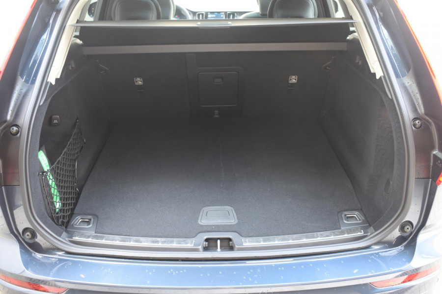 Volvo XC60 T8 455PK Automaat AWD Plus Dark / Adaptieve cruise control / Harman Kardon / BLIS / Panoramadak / Apple carplay  / Elektrische achterklep / 360 Camera / Elektrische stoelen met geheugen / Stoel en stuurwielverwarming / 21” velgen /