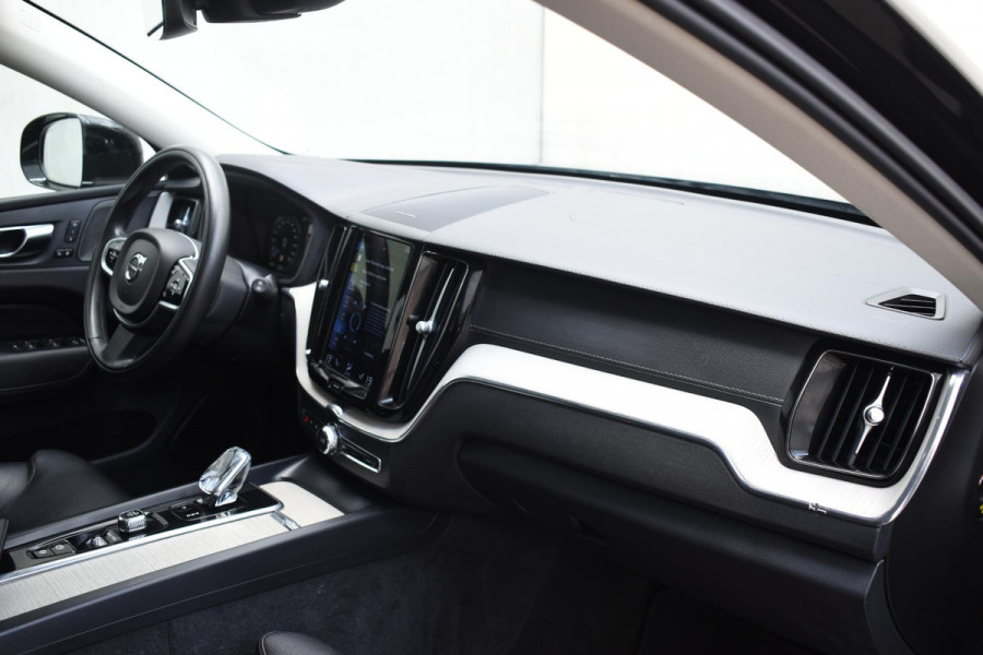 Volvo XC60 T6 340PK Automaat Plug-in hybrid AWD Inscription / Panoramadak / Harman Kardon / Intellisafe / Blis / Climate pack