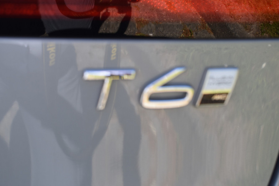 Volvo V90 T6 350 PK Plug-in hybrid AWD Ultra Dark Trekhaak | HUD | H&K | 360 Camera | Pano Dak | Leer