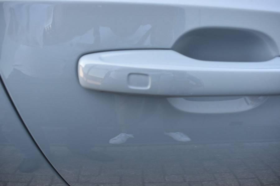Volvo V90 T6 350 PK Plug-in hybrid AWD Ultra Dark Trekhaak | HUD | H&K | 360 Camera | Pano Dak | Leer