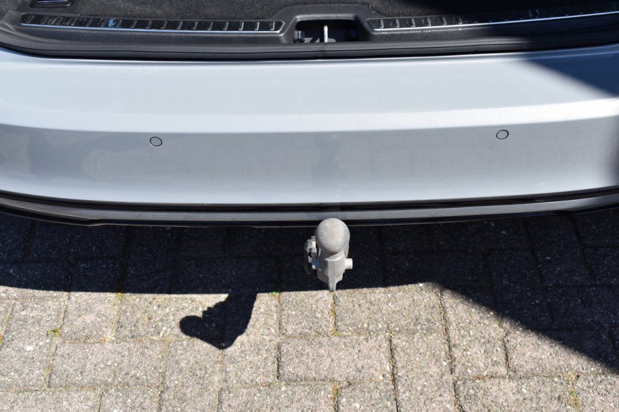 Volvo V90 T6 350 PK Plug-in hybrid AWD Ultra Dark Trekhaak | HUD | H&K | 360 Camera | Pano Dak | Leer