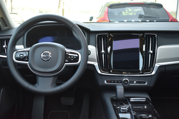 Volvo V90 T6 350 PK Plug-in hybrid AWD Ultra Dark Trekhaak | HUD | H&K | 360 Camera | Pano Dak | Leer