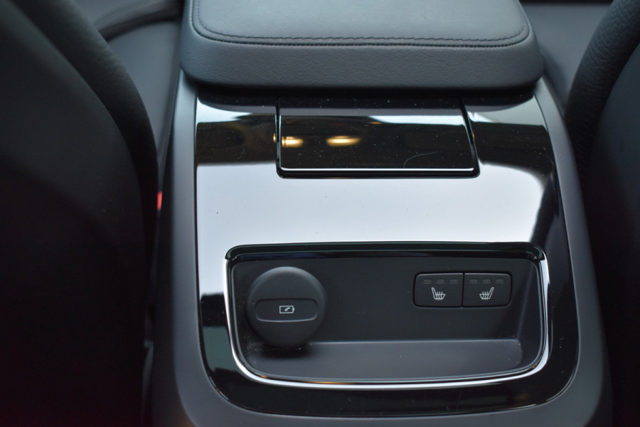 Volvo V90 T6 350 PK Plug-in hybrid AWD Ultra Dark Trekhaak | HUD | H&K | 360 Camera | Pano Dak | Leer