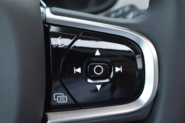 Volvo V90 T6 350 PK Plug-in hybrid AWD Ultra Dark Trekhaak | HUD | H&K | 360 Camera | Pano Dak | Leer