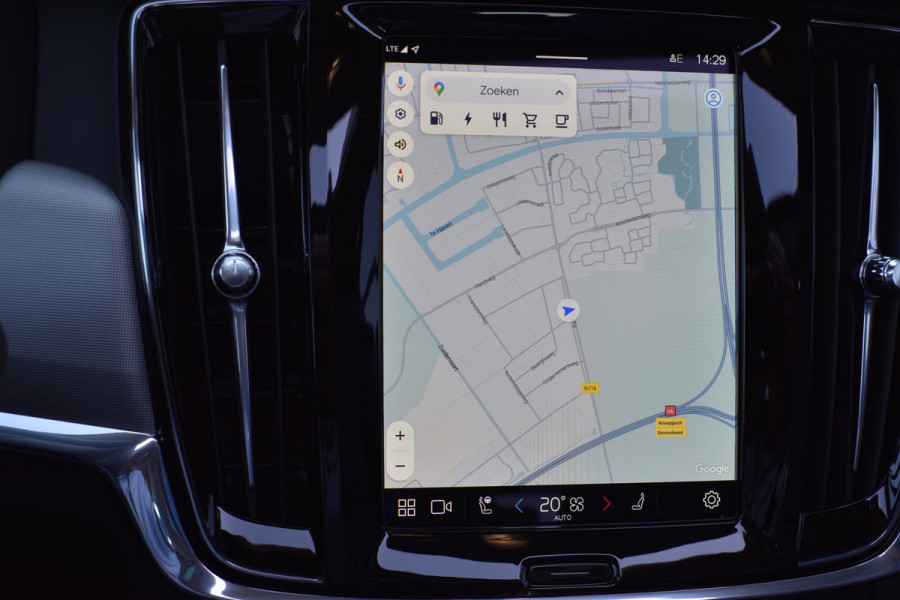 Volvo V90 T6 350 PK Plug-in hybrid AWD Ultra Dark Trekhaak | HUD | H&K | 360 Camera | Pano Dak | Leer