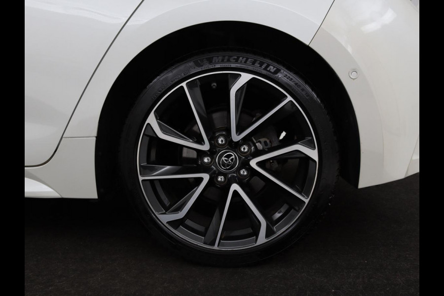 Toyota Corolla 2.0 Hybrid GR-Sport | Stoel & stuurverwarming | Camera | Adaptive cruise | Sportstoelen | Park Assist | Half leder | Full LED | Keyless