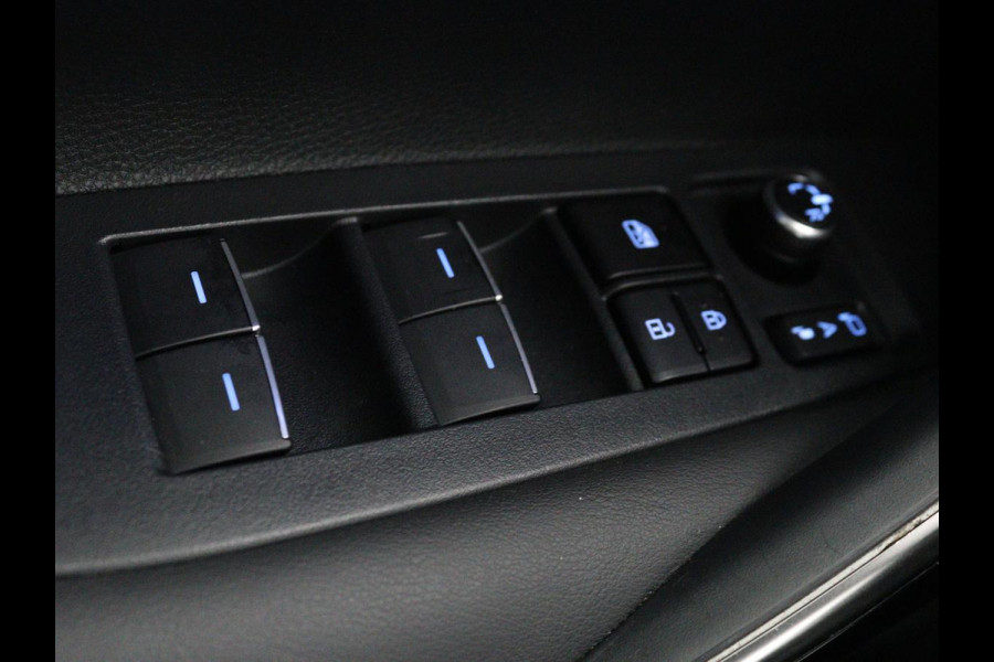 Toyota Corolla 2.0 Hybrid GR-Sport | Stoel & stuurverwarming | Camera | Adaptive cruise | Sportstoelen | Park Assist | Half leder | Full LED | Keyless