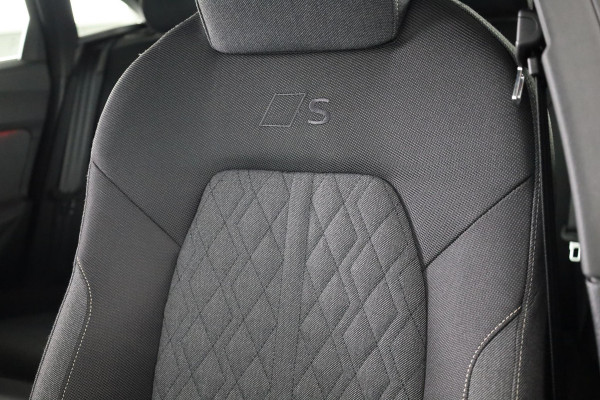 Audi A5 2.0 TFSI edition one S-edition, optiekpakket zwart, matrix-led koplampen, MMI bijrijdersscherm, omgevingscamara's, adaptive cruise control