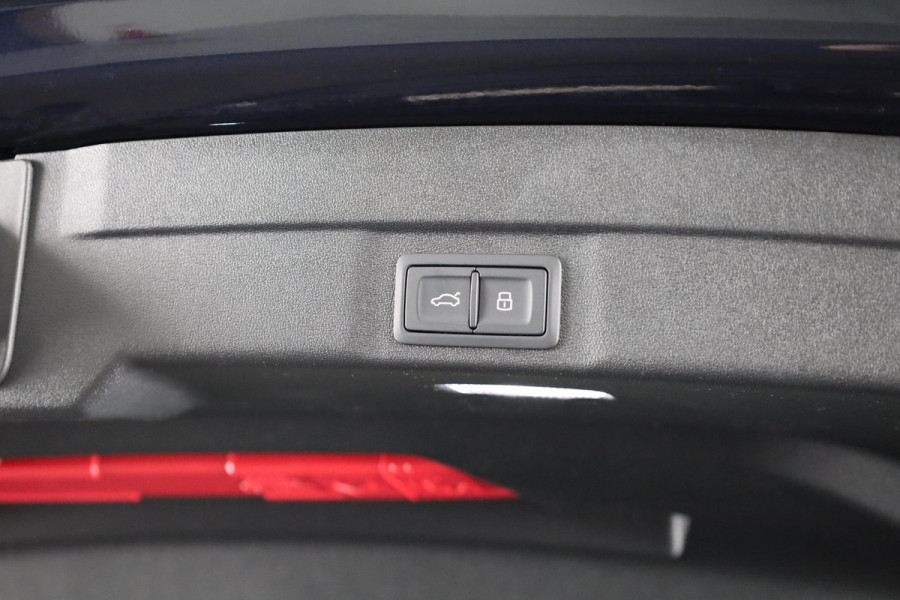 Audi A5 2.0 TFSI edition one S-edition, optiekpakket zwart, matrix-led koplampen, MMI bijrijdersscherm, omgevingscamara's, adaptive cruise control