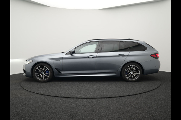 BMW 5 Serie Touring 530e xDrive M-Sport Plug In Hybrid PHEV | Head Up | Laser LED | Trekhaak af Fabriek | Elektrische Lederen Sportstoelen | Sfeerverlichting