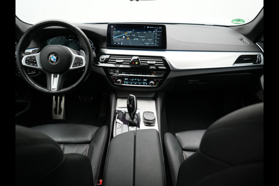 BMW 5 Serie Touring 530e xDrive M-Sport Plug In Hybrid PHEV | Head Up | Laser LED | Trekhaak af Fabriek | Elektrische Lederen Sportstoelen | Sfeerverlichting
