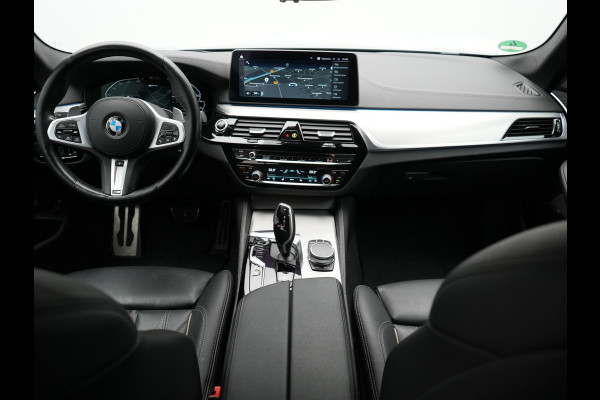 BMW 5 Serie Touring 530e xDrive M-Sport Plug In Hybrid PHEV | Head Up | Laser LED | Trekhaak af Fabriek | Elektrische Lederen Sportstoelen | Sfeerverlichting