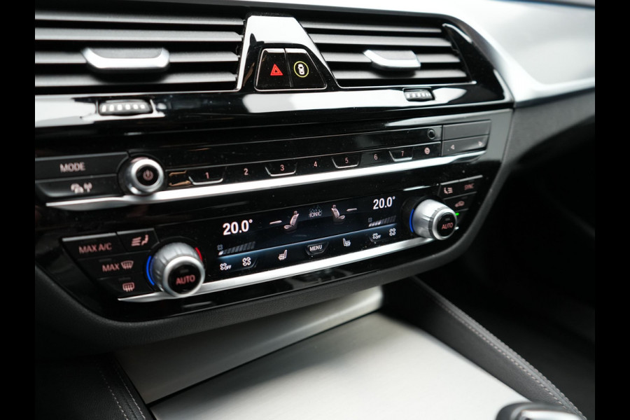 BMW 5 Serie Touring 530e xDrive M-Sport Plug In Hybrid PHEV | Head Up | Laser LED | Trekhaak af Fabriek | Elektrische Lederen Sportstoelen | Sfeerverlichting