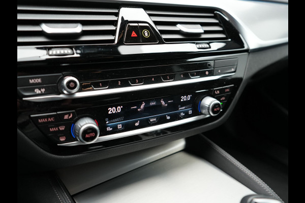 BMW 5 Serie Touring 530e xDrive M-Sport Plug In Hybrid PHEV | Head Up | Laser LED | Trekhaak af Fabriek | Elektrische Lederen Sportstoelen | Sfeerverlichting