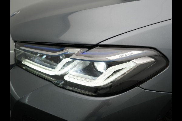 BMW 5 Serie Touring 530e xDrive M-Sport Plug In Hybrid PHEV | Head Up | Laser LED | Trekhaak af Fabriek | Elektrische Lederen Sportstoelen | Sfeerverlichting