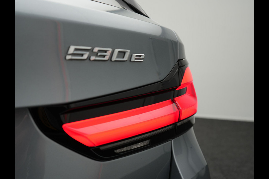 BMW 5 Serie Touring 530e xDrive M-Sport Plug In Hybrid PHEV | Head Up | Laser LED | Trekhaak af Fabriek | Elektrische Lederen Sportstoelen | Sfeerverlichting