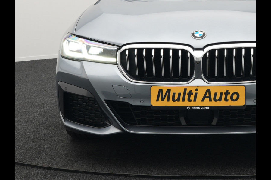 BMW 5 Serie Touring 530e xDrive M-Sport Plug In Hybrid PHEV | Head Up | Laser LED | Trekhaak af Fabriek | Elektrische Lederen Sportstoelen | Sfeerverlichting
