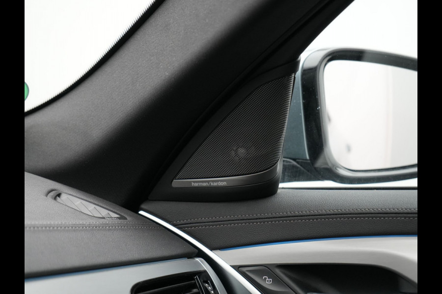 BMW 5 Serie Touring 530e xDrive M-Sport Plug In Hybrid PHEV | Head Up | Laser LED | Trekhaak af Fabriek | Elektrische Lederen Sportstoelen | Sfeerverlichting