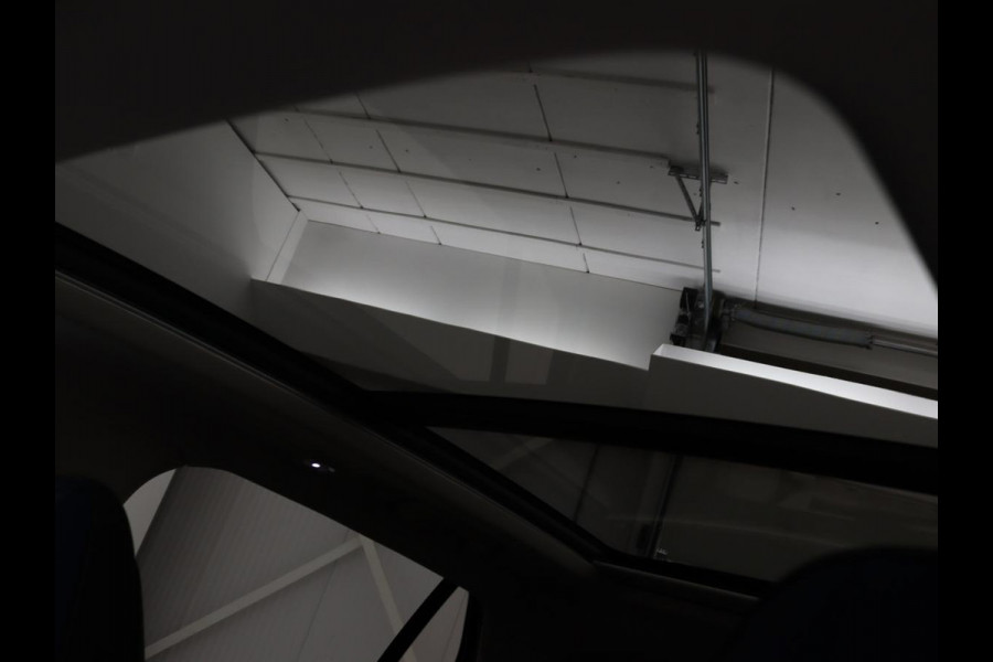 Lynk & Co 01 1.5 Plug In | Panoramadak | Infinity by Harman | Camera | Adaptive cruise | Stoelverwarming | Carplay | Memory | Full LED