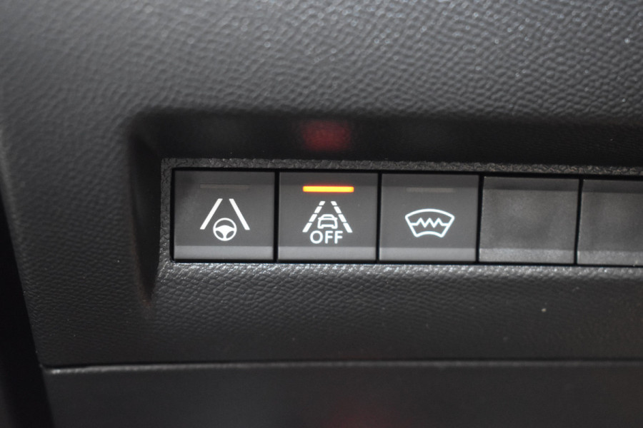 Peugeot e-2008 GT-Line EV 50 kWh / Cruise control / Panoramisch schuifdak / Lane assist