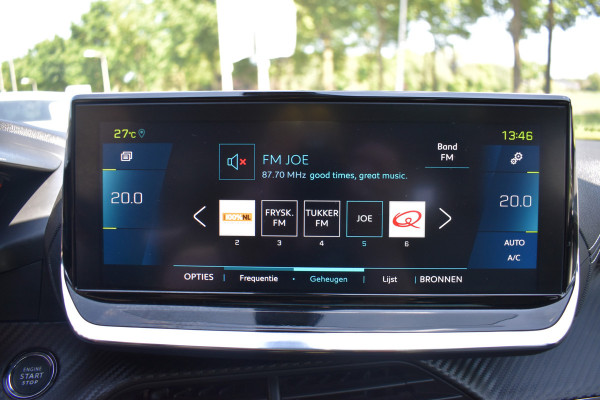 Peugeot e-2008 GT-Line EV 50 kWh / Cruise control / Panoramisch schuifdak / Lane assist