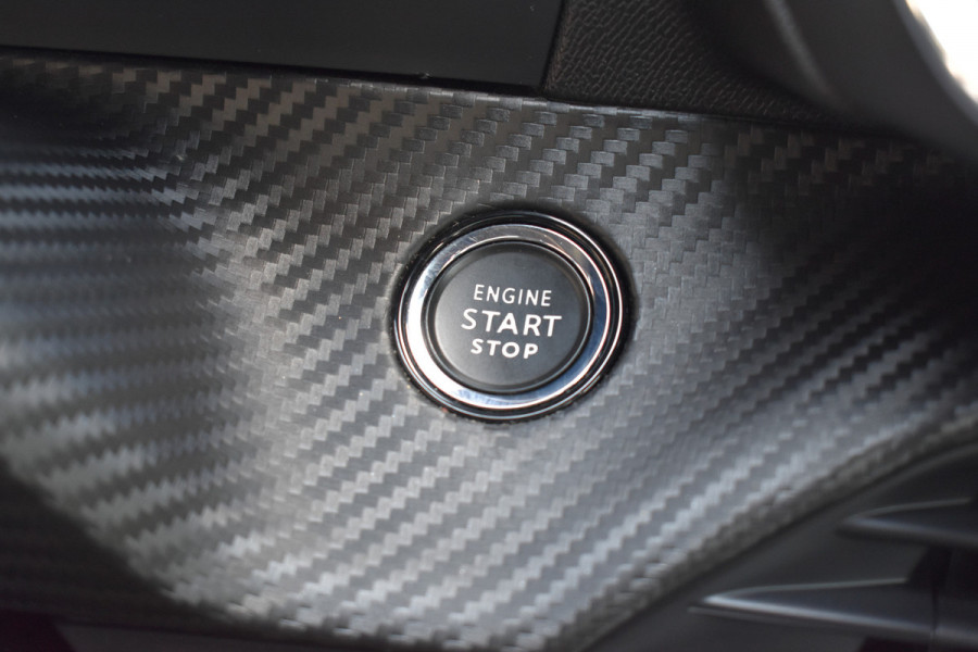 Peugeot e-2008 GT-Line EV 50 kWh / Cruise control / Panoramisch schuifdak / Lane assist
