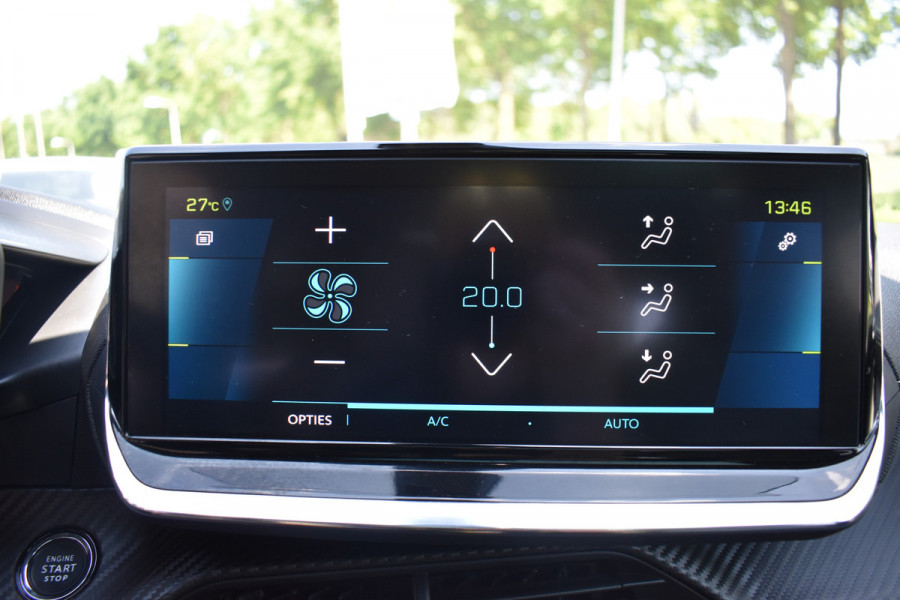 Peugeot e-2008 GT-Line EV 50 kWh / Cruise control / Panoramisch schuifdak / Lane assist