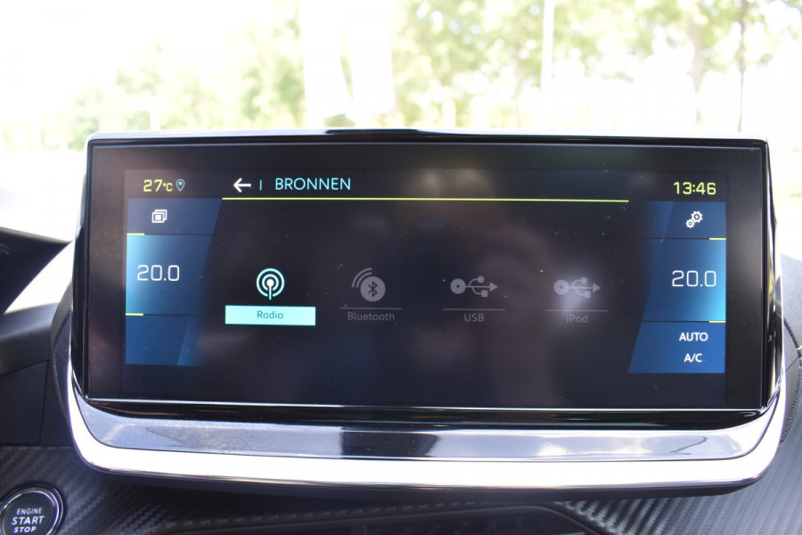 Peugeot e-2008 GT-Line EV 50 kWh / Cruise control / Panoramisch schuifdak / Lane assist