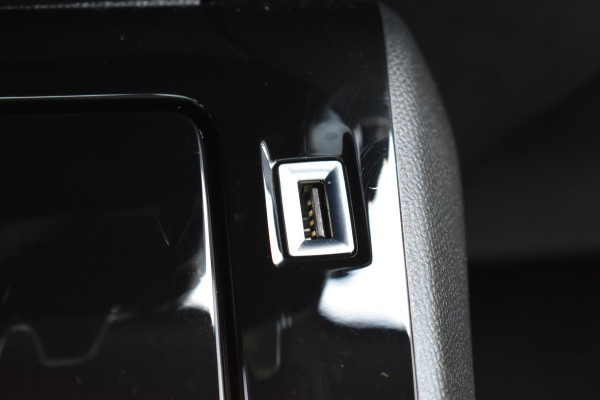 Peugeot e-2008 GT-Line EV 50 kWh / Cruise control / Panoramisch schuifdak / Lane assist
