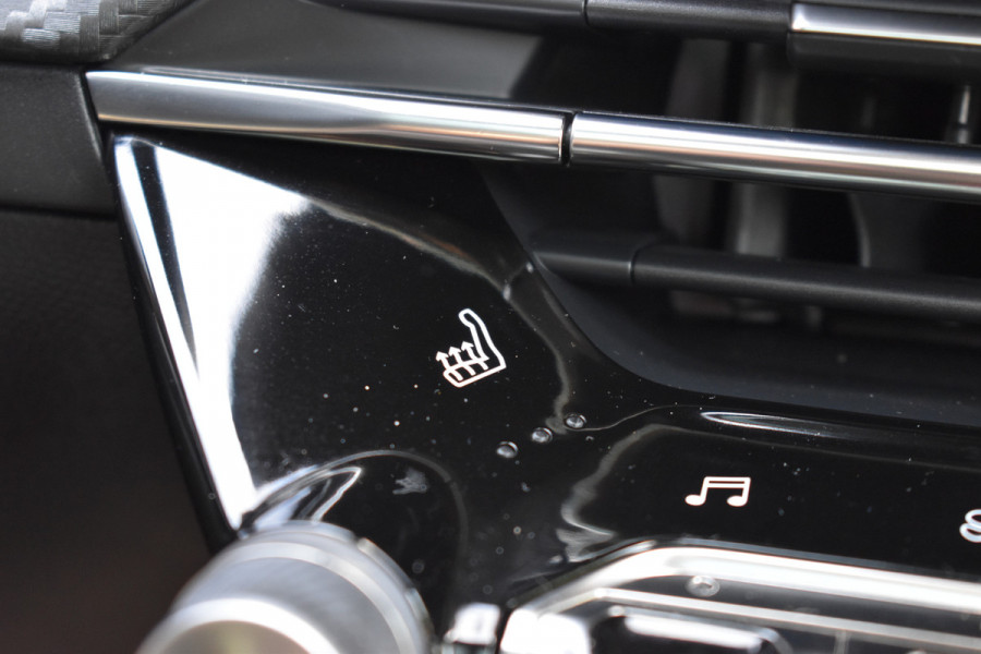 Peugeot e-2008 GT-Line EV 50 kWh / Cruise control / Panoramisch schuifdak / Lane assist